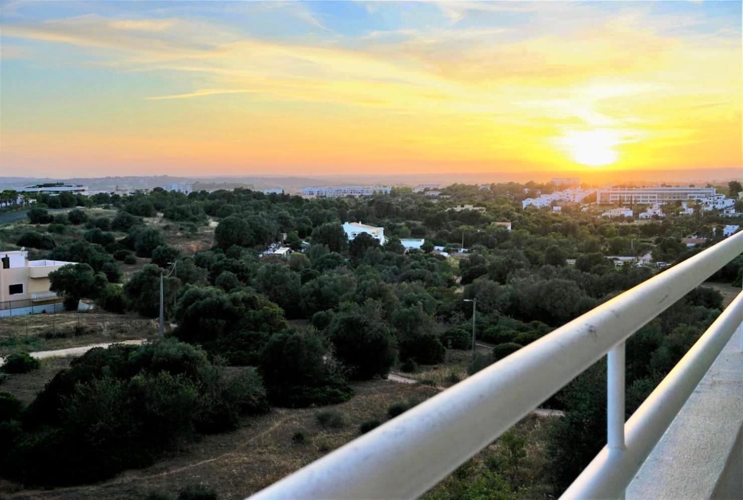 Cozy Alvor Retreat - Sunset Balcony, Wi-Fi & Ac Apartman Kültér fotó